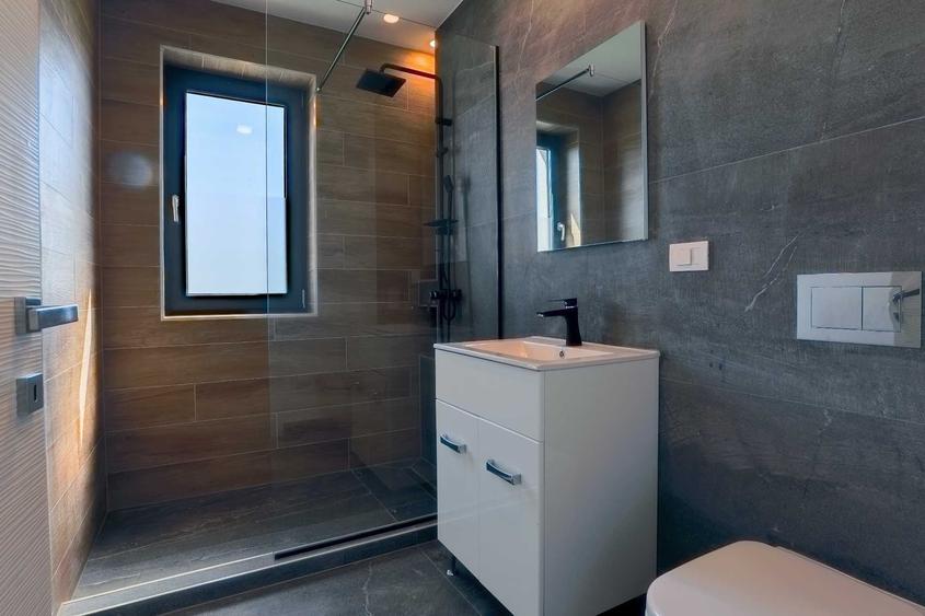 Apartament cu 3 camere decomandat în Sisești