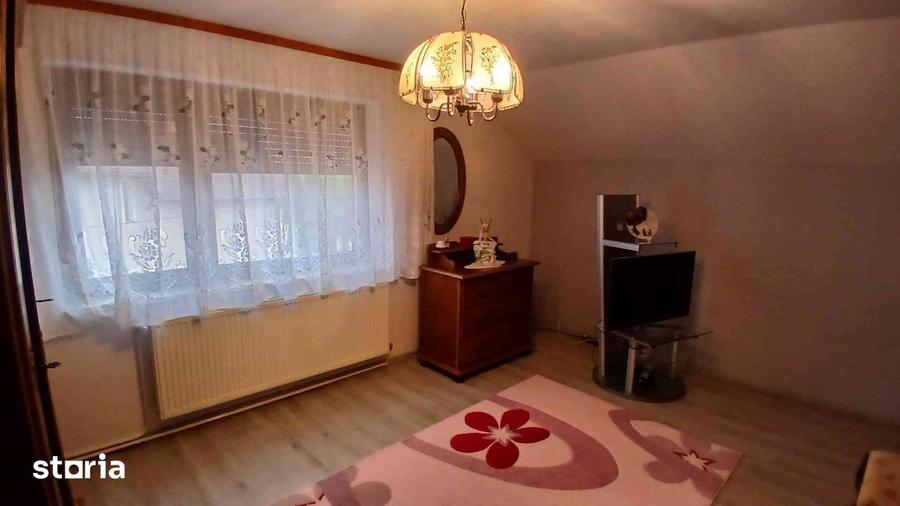 Casă cu 7 camere cu Teren 700 Mp în Caransebeș