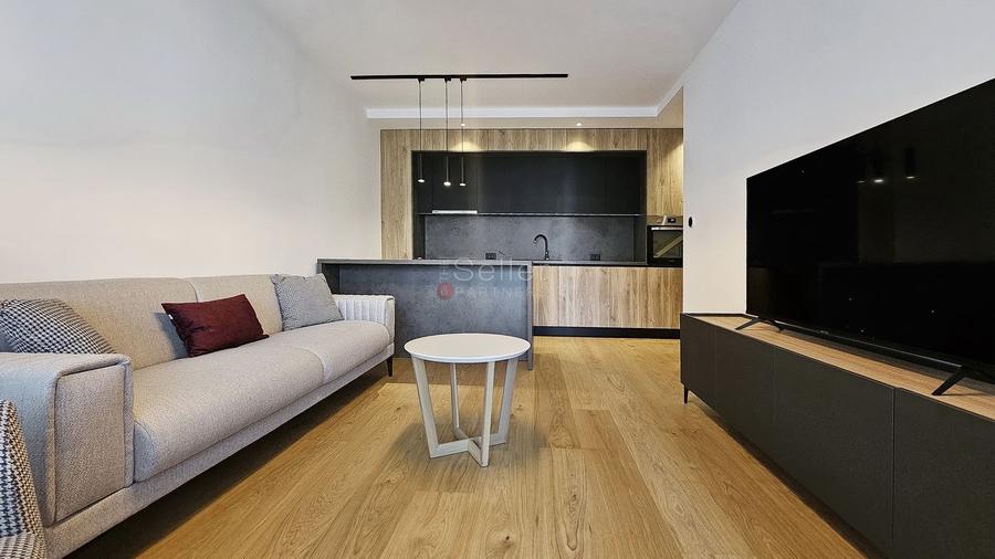 Apartament cu 3 camere decomandat, mobilat în Brașovul Vechi