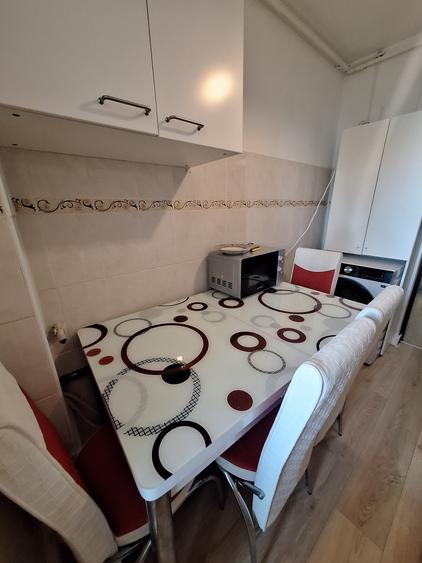 Apartament cu 2 camere semidecomandat în Grivița
