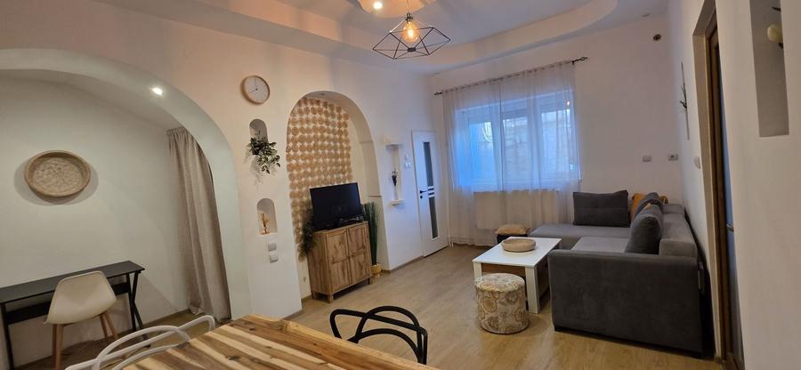 Apartament cu 2 camere semidecomandat în Ultracentral