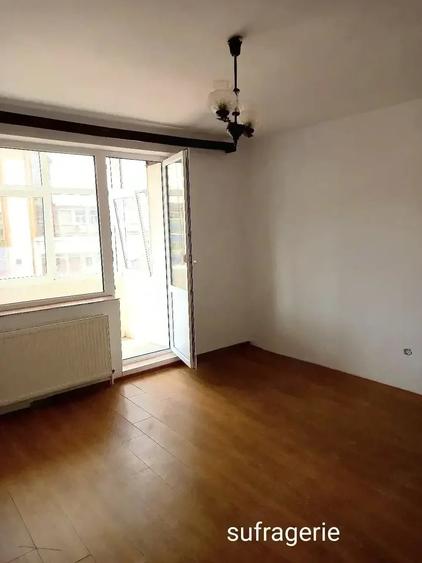Apartament cu 2 camere semidecomandat în Exterior Vest