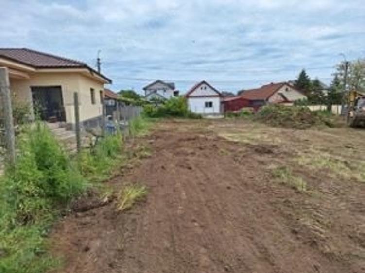 Teren de 1900 mp, în Lazu
