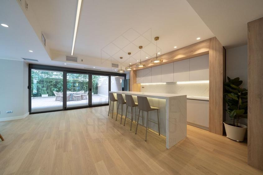 Apartament cu 4 camere decomandat, mobilat în Herăstrău