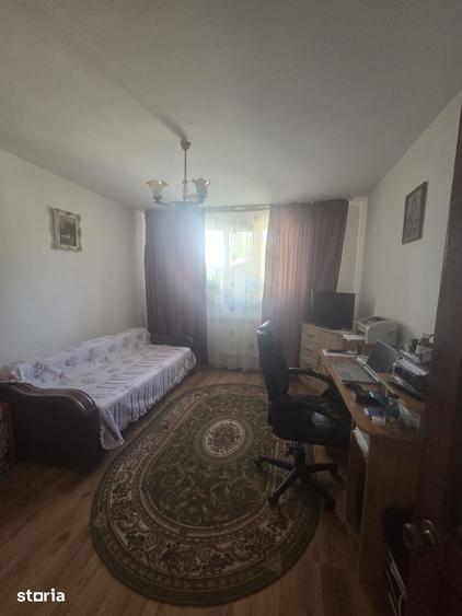 Casă cu 4 camere decomandat cu Teren 250 Mp în Șimnicu de Sus