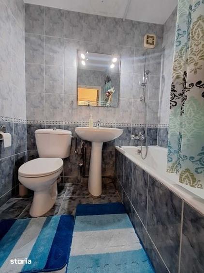 Apartament cu 3 camere decomandat în Titan