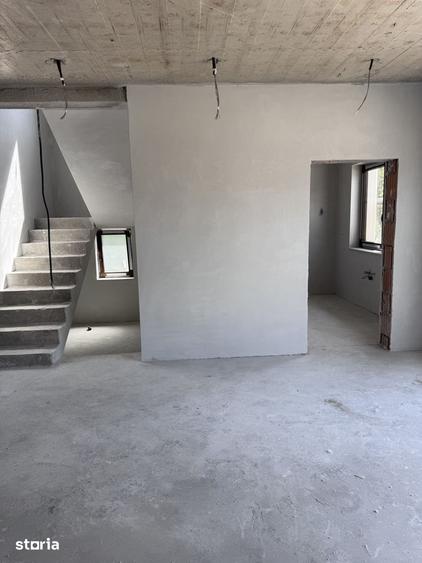 Casă cu 5 camere decomandat cu Teren 380 Mp în Giroc