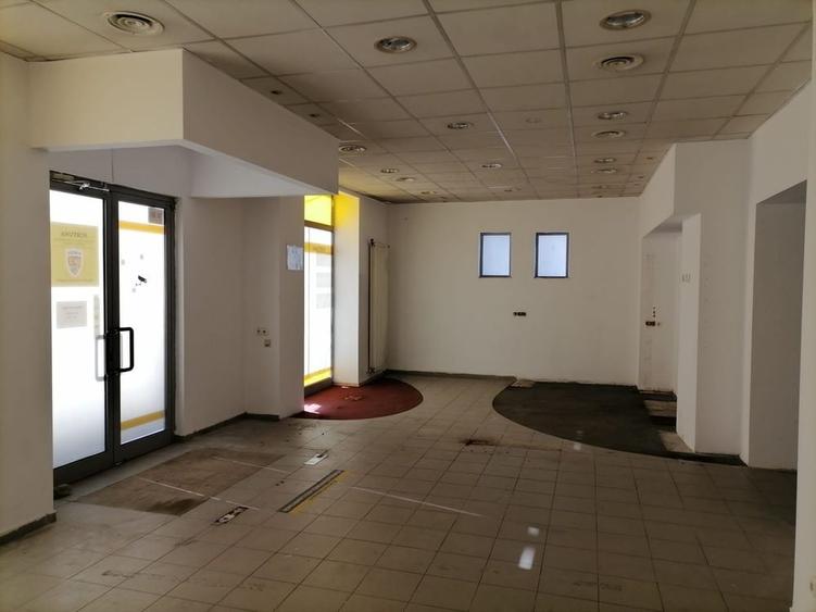 Spațiu comercial, de 152 mp, în Petros