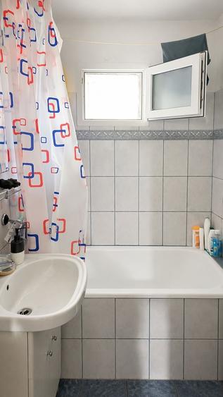 Apartament cu 3 camere decomandat în Dobroești
