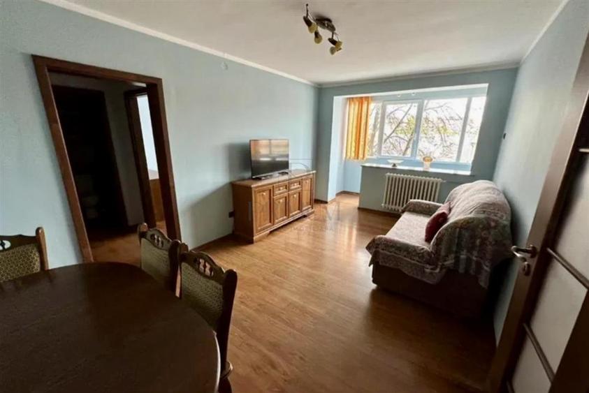 Apartament cu 2 camere semidecomandat, mobilat în Torontalului