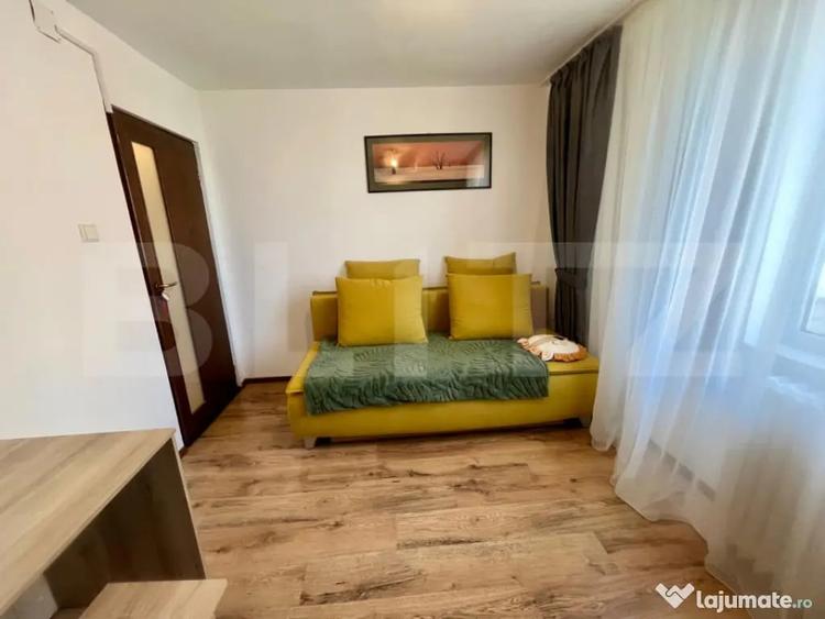 Apartament cu 3 camere semidecomandat în Rogerius