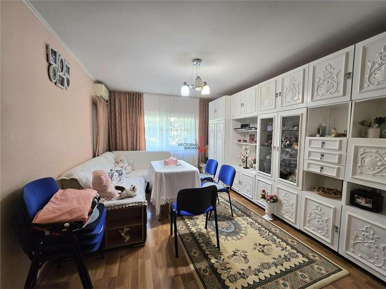 Apartament cu 3 camere decomandat în Colentina