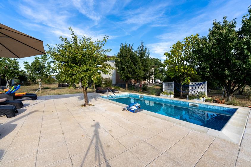 Casă individuală cu 4 camere cu Teren 7320 Mp în Curcani