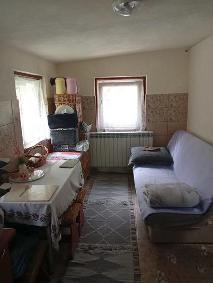 Casă cu 3 camere cu Teren 1800 Mp în Leiculești