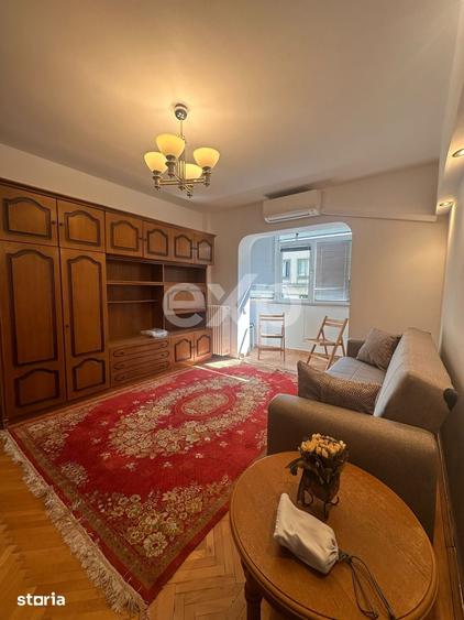 Apartament cu 3 camere semidecomandat în Centrul Civic