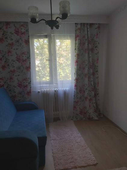 Apartament cu 3 camere semidecomandat în Berceni