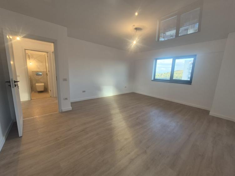 Apartament cu 3 camere decomandat în Nicolina