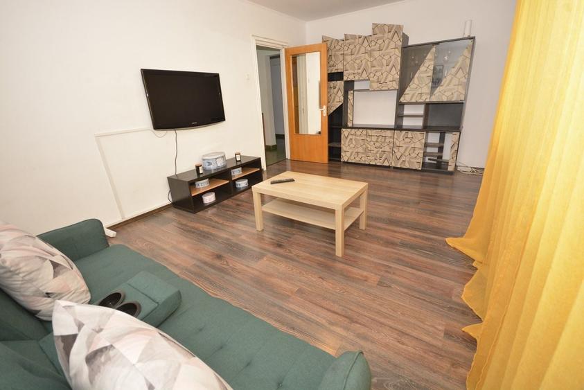 Apartament cu 4 camere decomandat în Drumul Taberei