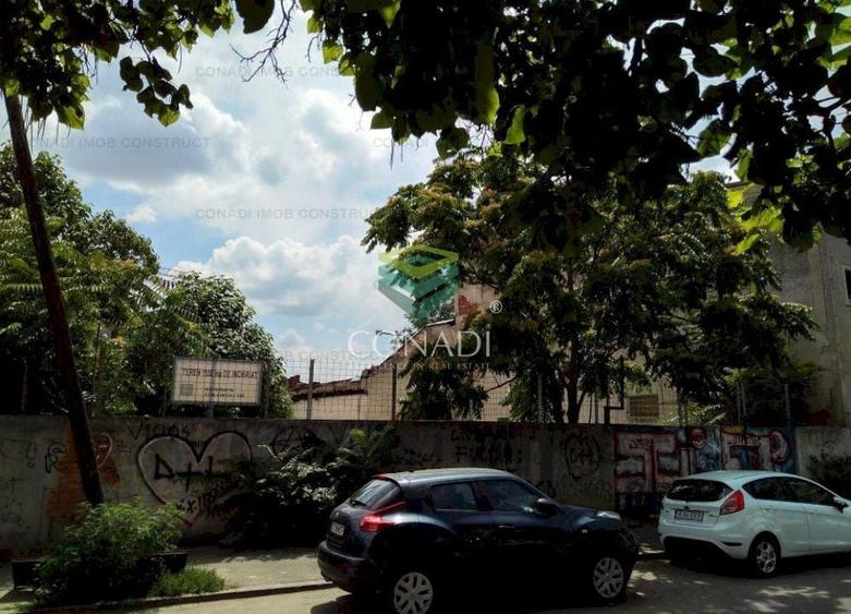 Teren construcție, în P-ța Arsenalului