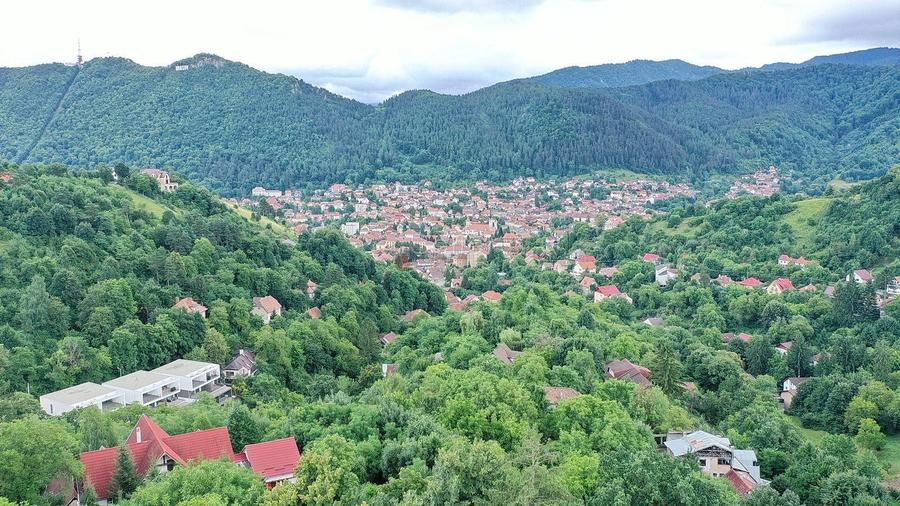 Teren Construcții intravilan de 2700 mp, în Drumul Poienii