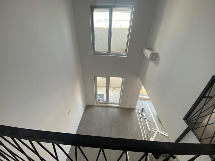 Penthouse cu 3 camere decomandat în Berceni