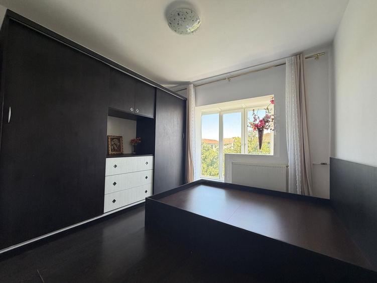 Apartament cu 3 camere în Lipovei