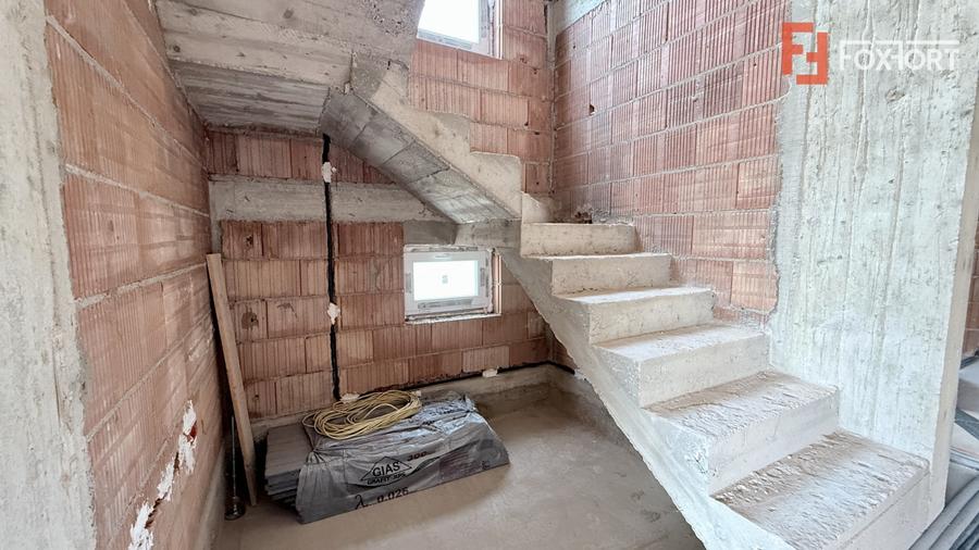 Duplex cu 5 camere cu Canalizare în Moșnița Nouă
