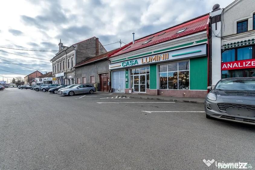 Spațiu comercial, de 890 mp, în Aradul Nou