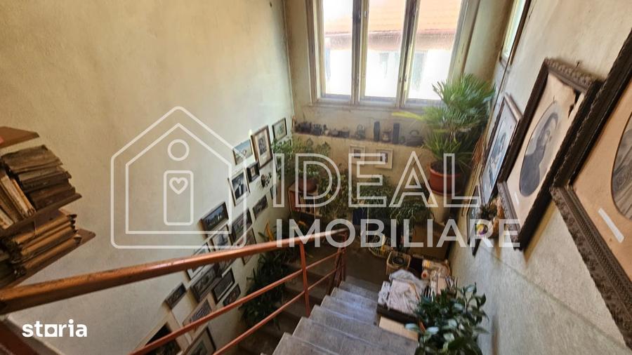 Casă cu 6 camere cu Teren 900 Mp în Calea Poplăcii