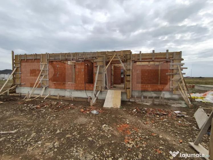 Casă cu 4 camere cu Teren 500 Mp în Sântandrei