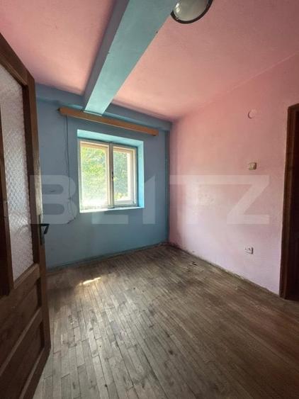 Casă individuală cu 10 camere cu Canalizare în Central