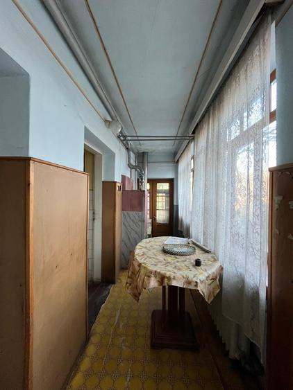 Casă individuală cu 5 camere cu Canalizare în Central