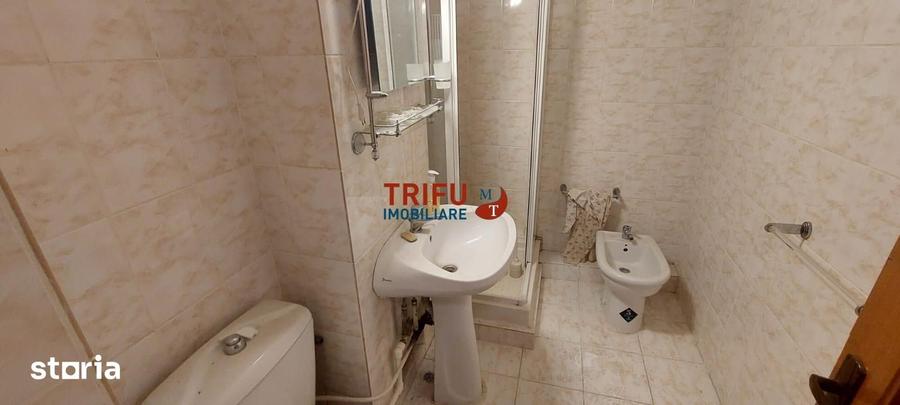 Apartament cu 4 camere semidecomandat în Cetate