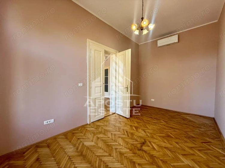 Apartament cu 5 camere decomandat în Sinaia