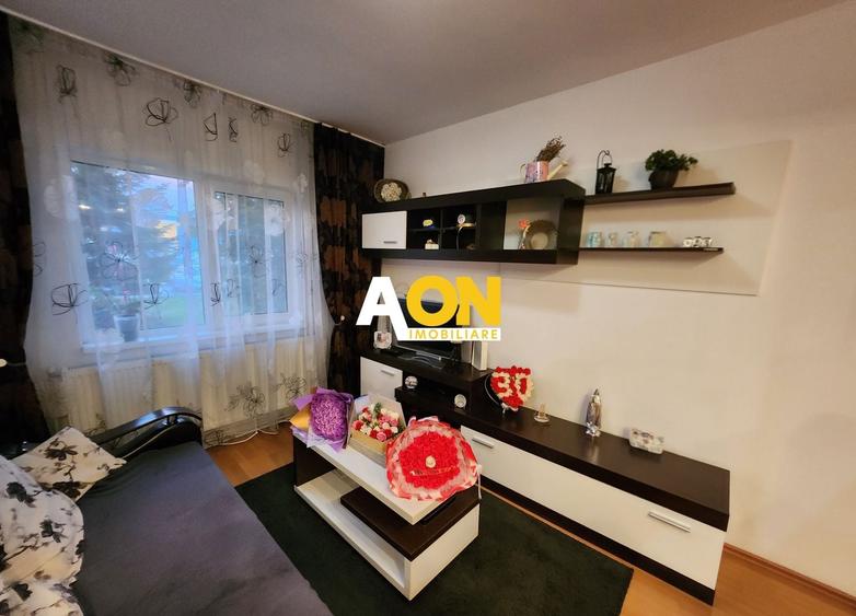 Apartament cu 4 camere decomandat în Cetate