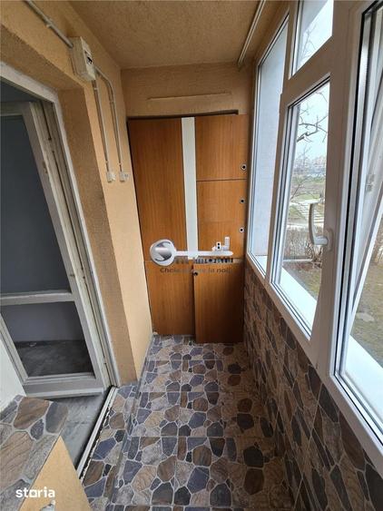 Apartament cu 3 camere semidecomandat în Mircea cel Bătrân