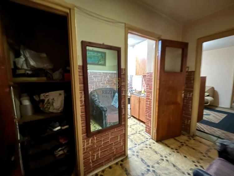 Apartament cu 3 camere semidecomandat, mobilat în Berceni