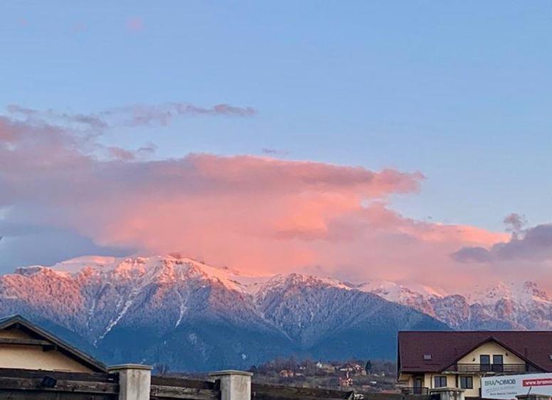 Apartament cu 3 camere decomandat, mobilat în Bran