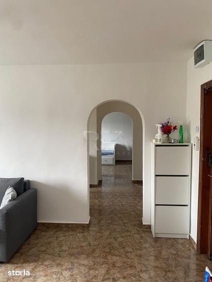Apartament cu 4 camere semidecomandat în Tineretului