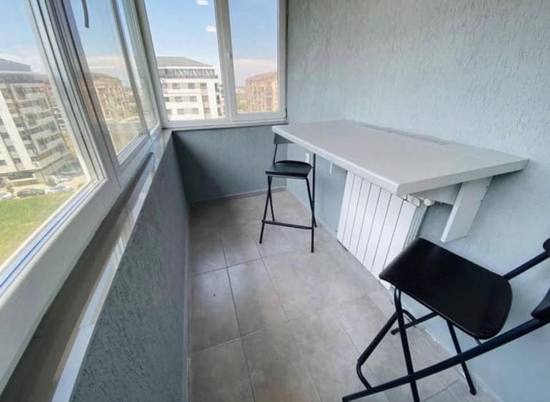 Apartament cu 3 camere semidecomandat în Roșu