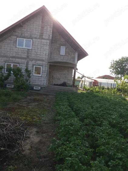 Casă cu 5 camere cu Teren 950 Mp în Valu lui Traian