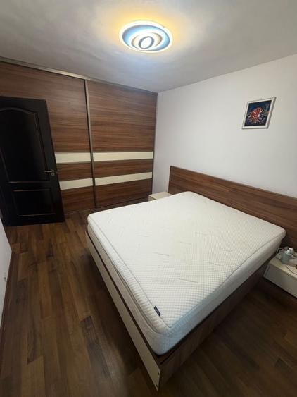 Apartament cu 3 camere decomandat în Exterior Vest