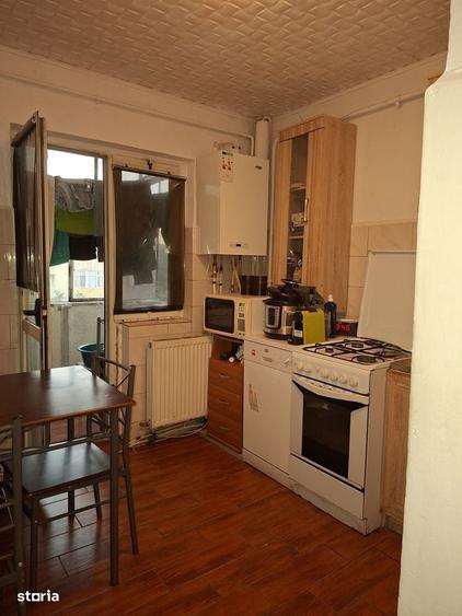 Apartament cu 3 camere decomandat în Rovine
