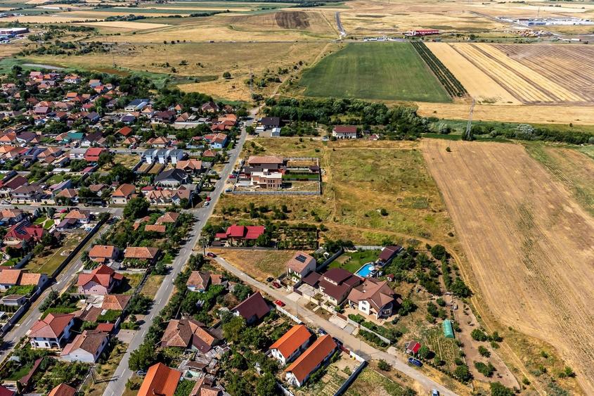 Teren Construcții intravilan de 929 mp, în Poltur