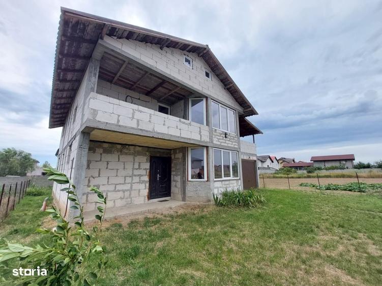 Casă cu 4 camere în Ghercești