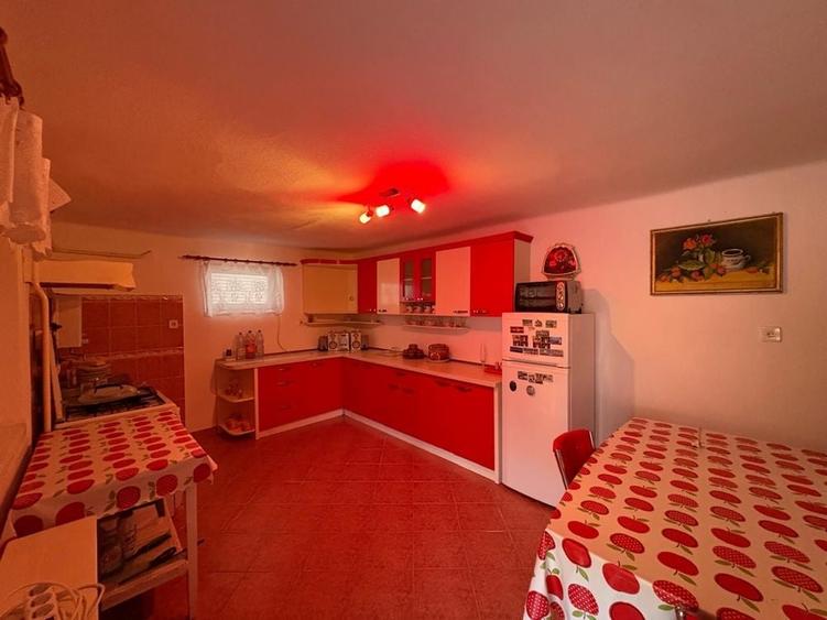 Casă cu 3 camere în Borș