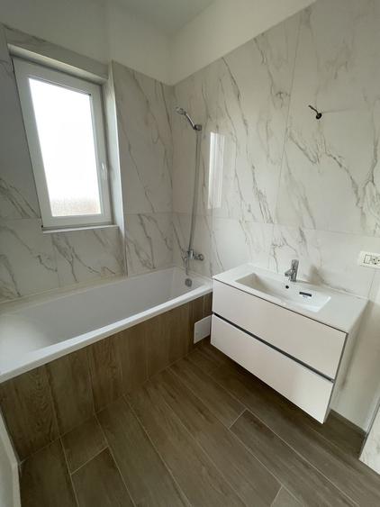 Apartament cu 3 camere decomandat în Aradului