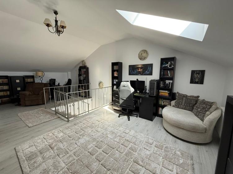 Duplex cu 5 camere cu Canalizare în Central