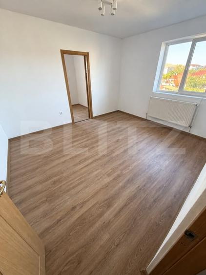 Apartament cu 3 camere semidecomandat în Central