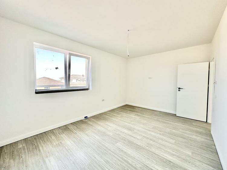 Duplex cu 4 camere cu Canalizare în Moșnița Veche